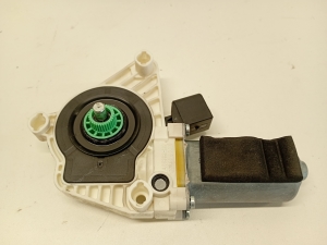 Mercedes Benz CLA-Class W117 (2013–2019) Esiukse aknatõstuki mootor a55382110 - 4