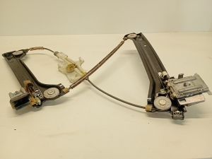 Mercedes Benz CLA-Class W117 (2013–2019) Front door window regulator frame 935666102 - 4