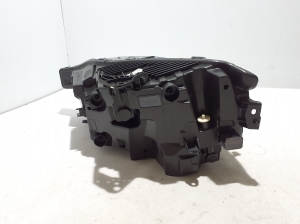 VOLVO XC60 (2017–2026) Esituli 32337375 - 8