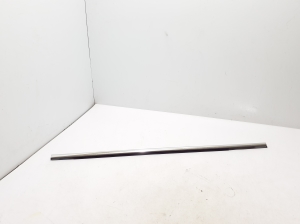 Tagumise külgukse klaasi välimine liist - 760839476A