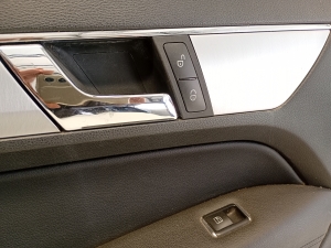 Mercedes Benz E-Class W207 (2009–2017) Priekšējo durvju apdare un tās detaļas - 4