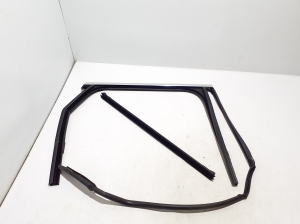 Rear side door seal on the door - 760839432