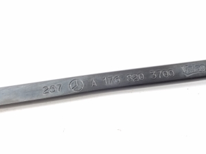 Mercedes Benz GLA-Class 156 (2013–2019) Windshield wiper arm A1768203700 - 2