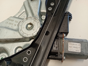 Opel Astra J (2009–2017) Front door window regulator 915367104 - 4