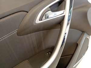 Opel Astra J (2009–2017) Front door panel and its parts - 3