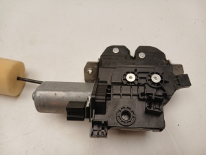 Mercedes Benz S-Class 221 (2005–2013) Trunk lid lock A2217500085 - 3