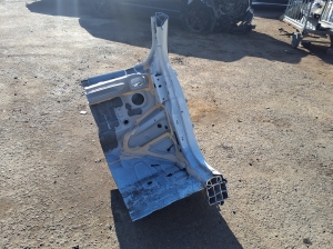 VOLVO EX30 I (2023–2026) Eesmine tugijalg 80008905 - 4