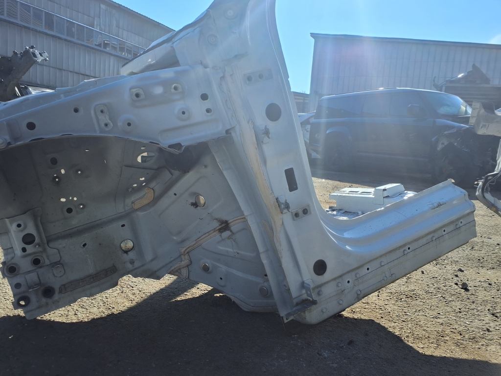 VOLVO EX30 I (2023–2026) Eesmine tugijalg 80008906 VOLVO EX30 I (2023–2026) Eesmine tugijalg 80008906