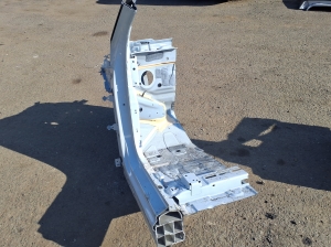 VOLVO EX30 I (2023–2026) Eesmine tugijalg 80008906 - 3