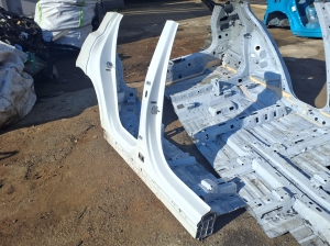 VOLVO EX30 I (2023–2026) Sill and center pillar 80008974 - 3