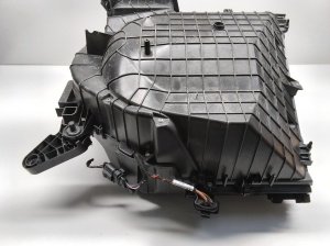 AUDI Q4 e-tron I (2021–2026) Innenraumluftfiltergehäuse T39789C - 3