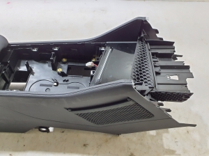 Volkswagen Touareg III (2018–2026) Center console 761863241 - 2