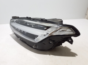 VOLVO XC90 (2015–2024) Headlight 31655709 - 3