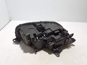 VOLVO XC90 (2015–2024) Headlight 31655709 - 4