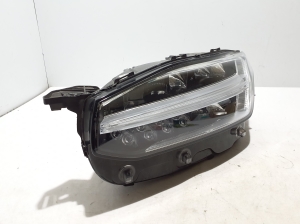 VOLVO XC90 (2015–2024) Headlight 31655709 - 5