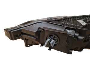 VOLVO XC60 (2017–2026) Esituli 31420418 - 3