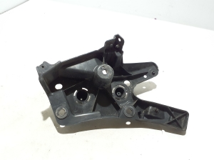VOLVO XC60 (2017–2026) Esiporitiiva kinnitus 32288929 - 2