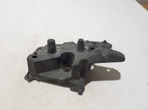 VOLVO XC60 (2017–2026) Esiporitiiva kinnitus 32288929 - 4