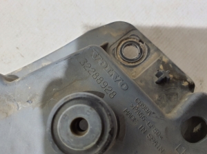 VOLVO XC60 (2017–2026) Halter Kotflügel vorne 32288928 - 4