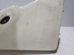 VOLVO XC60 (2017–2026) Front washer fluid reservoir 32328197 - 2