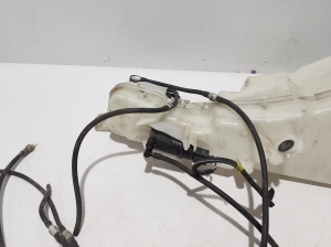 VOLVO XC60 (2017–2026) Front washer fluid reservoir 32328197 - 4