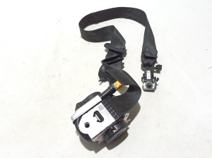 VOLVO XC60 (2017–2026) Front seat belt 32149070 - 3