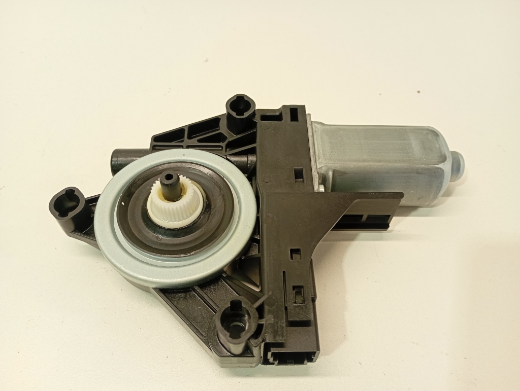 VOLVO V40 (2012–2019) Front door window regulator motor 966268103 VOLVO V40 (2012–2019) Front door window regulator motor 966268103