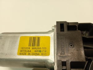 VOLVO V40 (2012–2019) Front door window regulator motor 966268103 - 3