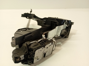 VOLVO V40 (2012–2019) Front door lock 31440391 - 3