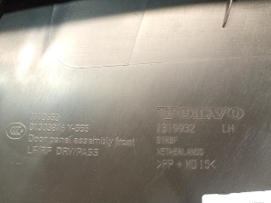 VOLVO V40 (2012–2019) Front door panel 1319932 - 3