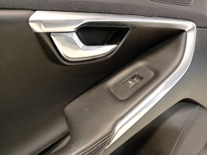 VOLVO V40 (2012–2019) Front door panel 1319932 - 5