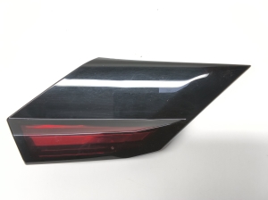 Tail light reflector - 9835109680