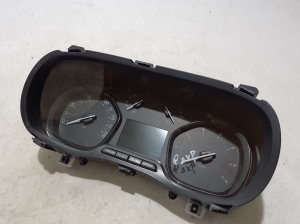 Peugeot Expert III (2017–2026) Mērinstrumentu panelis 9831168780 - 3