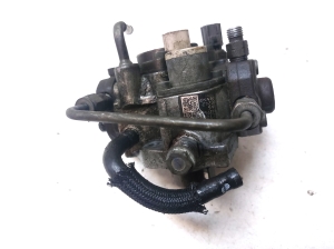 TOYOTA Avensis T25 (2003–2008) Kütusepump 221000R020 - 2