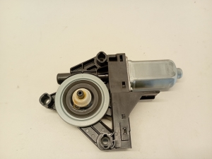 VOLVO V40 (2012–2019) Front door window regulator motor 966268103 - 4