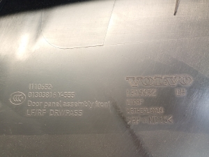 VOLVO V40 (2012–2019) Front door panel and its parts - 3