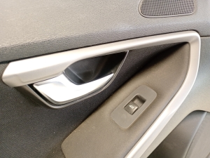 VOLVO V40 (2012–2019) Front door panel and its parts - 4