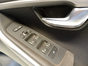 VOLVO V40 (2012–2019) Front door panel and its parts - 2