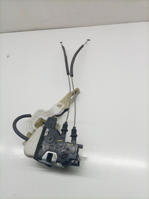 Hyundai Santa Fe (2012–2018) Rear side door lock 814102W030CJM - 4