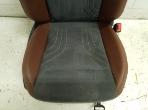 Volkswagen ID.4 I (2020–2026) Front seat and its parts - 4