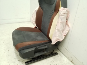 Volkswagen ID.4 I (2020–2026) Front seat and its parts - 5
