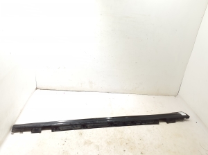 Exterior sill trim - A2976982300