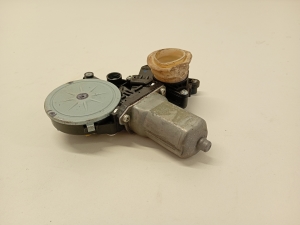 TOYOTA Auris E18 (2012–2018) Front door window regulator motor 8570102010 - 5