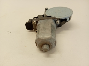 Mitsubishi Outlander (2012–2021) Front door window regulator motor 5713a385 - 3