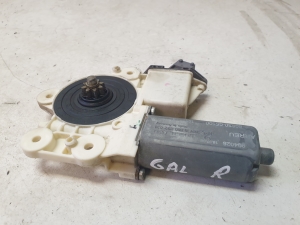 Aizmugurējo sānu durvju logu pacēlāja motors - 6983005100