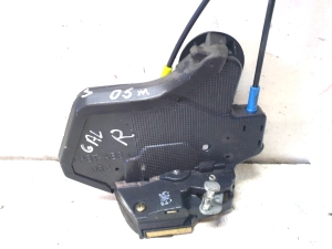TOYOTA Avensis T25 (2003–2008) Rear side door lock - 4