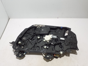 Mercedes Benz EQE V295 (2022–2026) Priekšējo durvju logu pacēlājs A2957200200 - 3