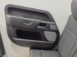 Land Rover Defender II (2019–2026) Salons un tā detaļas - 4