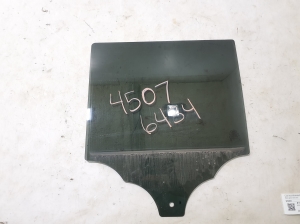 Rear side door glass - LR132074