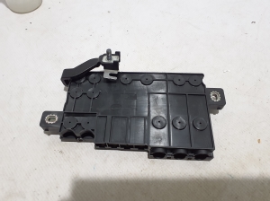   Fuse boxes  - L8B214A073PB 